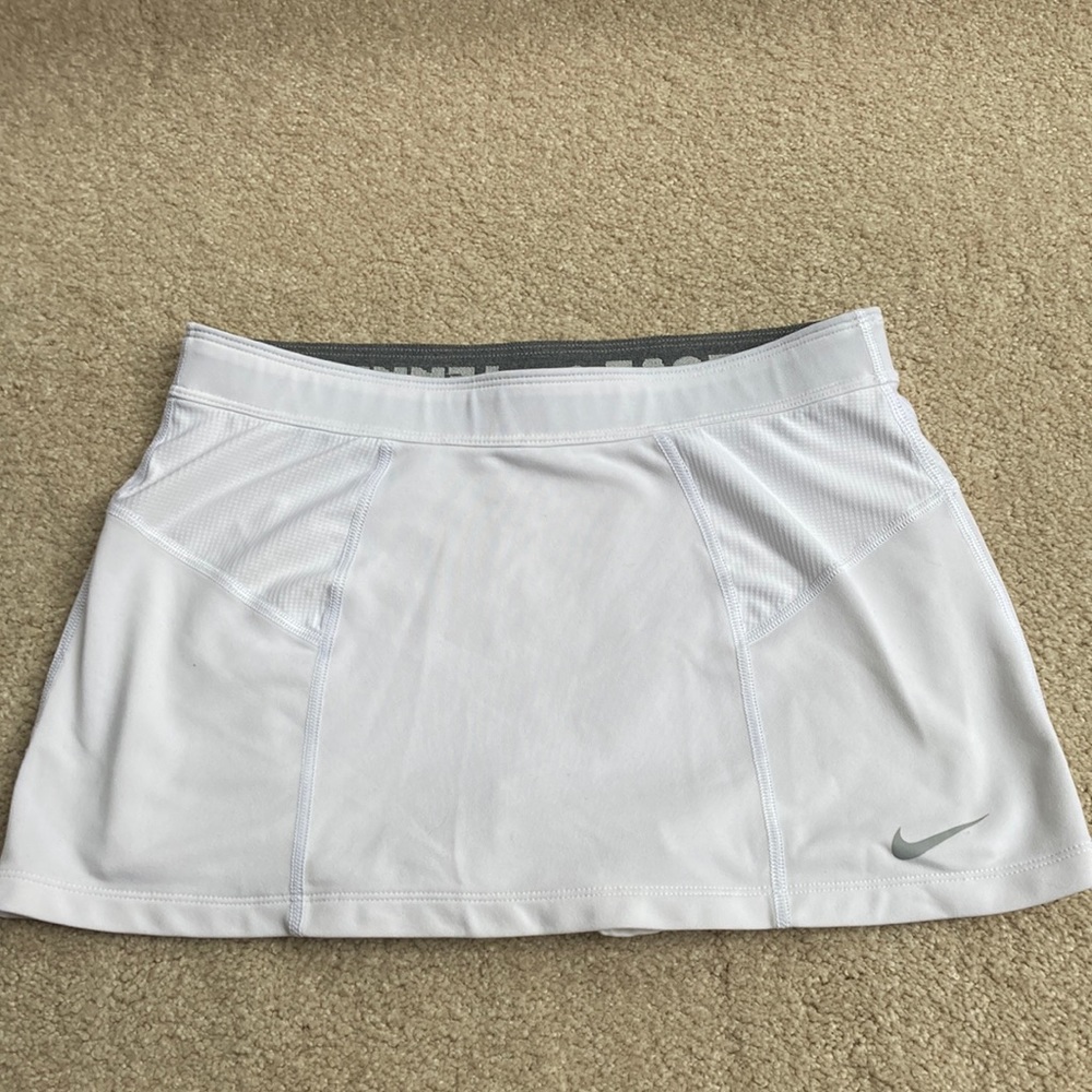 Nike women’s S tennis skirt